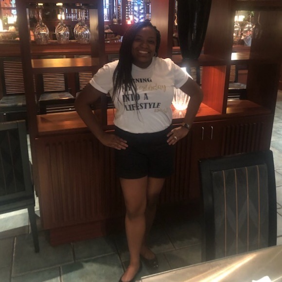 Meet your Posher, Traci - Picture 5 of 6